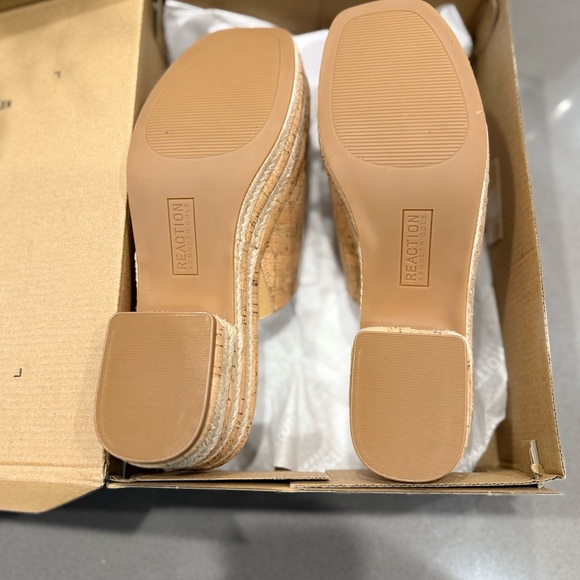 Kenneth Cole Reaction ELISSA PLATFORM
CORK RAFFIA SANDAL, 9M - Picture 4 of 5